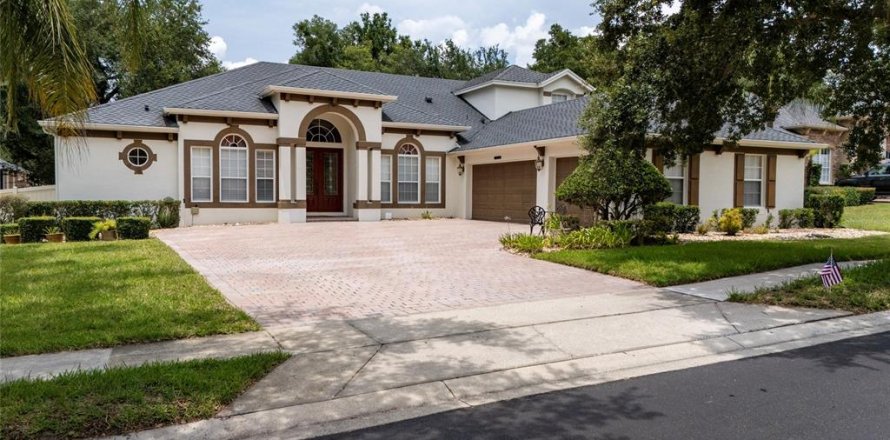 House in Sanford, Florida 5 bedrooms, 339.65 sq.m. № 2150137