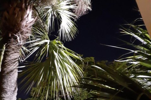 Condo in Miami, Florida, 2 bedrooms  № 2065965 - photo 18