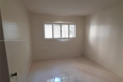 Condo in Miami, Florida, 2 bedrooms  № 2065965 - photo 7