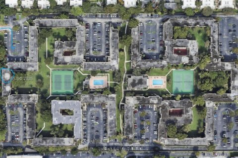 Condo in Miami, Florida, 2 bedrooms  № 2065965 - photo 19