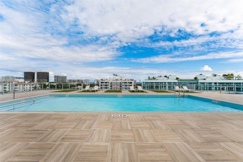 Condominio en venta en Bay Harbor Islands, Florida, 2 dormitorios, 112.88 m2 № 2183210 - foto 23