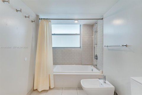 Condominio en venta en Bay Harbor Islands, Florida, 2 dormitorios, 112.88 m2 № 2183210 - foto 20