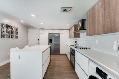 Condominio en venta en Bay Harbor Islands, Florida, 2 dormitorios, 112.88 m2 № 2183210 - foto 5