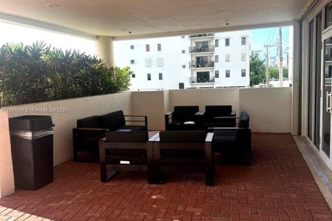 Condo in Miami Beach, Florida, 2 bedrooms  № 1770739 - photo 23