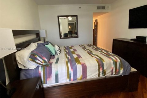 Condo in Miami Beach, Florida, 2 bedrooms  № 1770739 - photo 18
