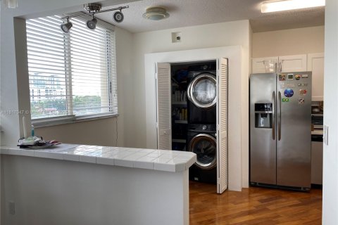 Condo in Miami Beach, Florida, 2 bedrooms  № 1770739 - photo 5