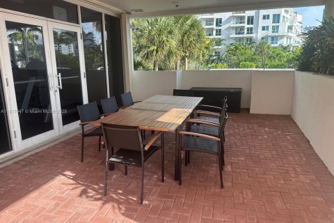 Condo in Miami Beach, Florida, 2 bedrooms  № 1770739 - photo 24