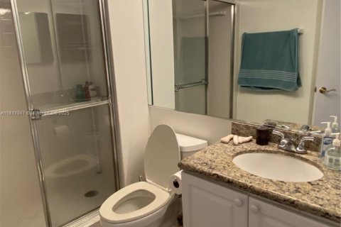 Condo in Miami Beach, Florida, 2 bedrooms  № 1770739 - photo 15