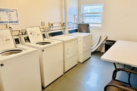 Apartamento en alquiler en Pompano Beach, Florida, 1 dormitorio, 79.9 m2 № 1163012 - foto 1