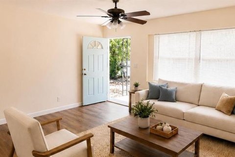 Immobilier commercial à vendre à Saint Petersburg, Floride: 7 chambres, 192.68 m2 № 2345429 - photo 3