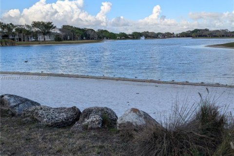 Copropriété à louer à Miami, Floride: 1 chambre, 53.79 m2 № 2040953 - photo 14