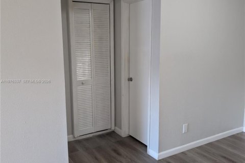 Copropriété à louer à Miami, Floride: 1 chambre, 53.79 m2 № 2040953 - photo 5