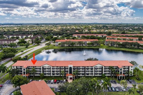 Condo in Pembroke Pines, Florida, 2 bedrooms № 2081694 - photo 3