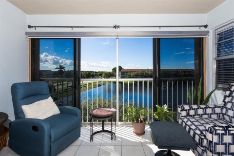 Condo in Pembroke Pines, Florida, 2 bedrooms № 2081694 - photo 15