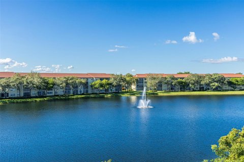 Condo in Pembroke Pines, Florida, 2 bedrooms № 2081694