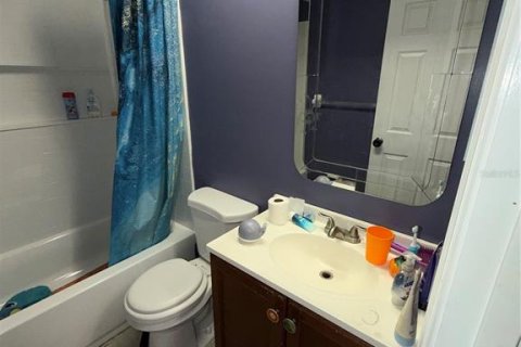 House in Port Richey, Florida 3 bedrooms, 140.47 sq.m. № 2400280 - photo 8