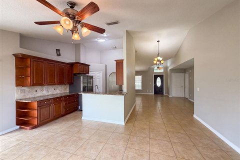 House in Winter Garden, Florida 4 bedrooms, 165.18 sq.m. № 2227392 - photo 9