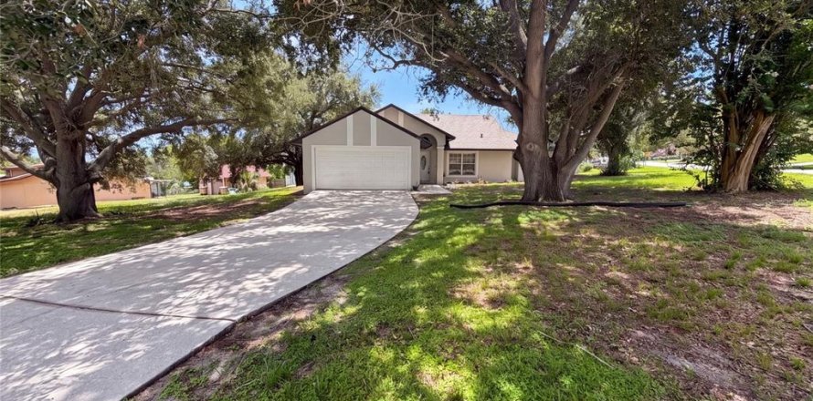 House in Winter Garden, Florida 4 bedrooms, 165.18 sq.m. № 2227392
