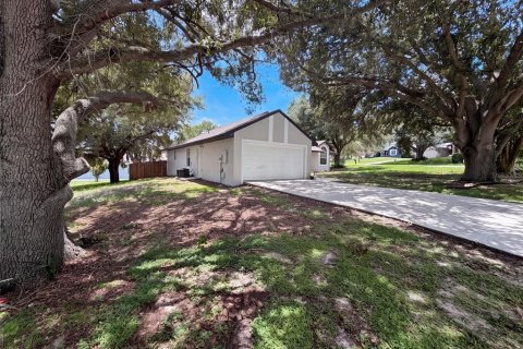 House in Winter Garden, Florida 4 bedrooms, 165.18 sq.m. № 2227392 - photo 23