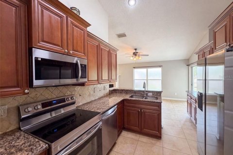 House in Winter Garden, Florida 4 bedrooms, 165.18 sq.m. № 2227392 - photo 2