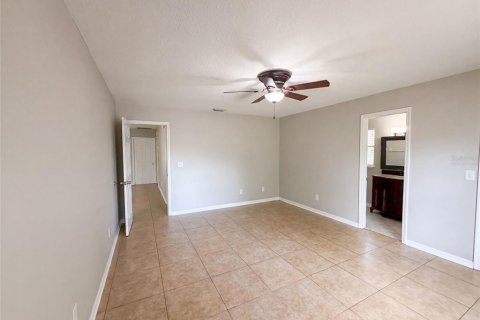 House in Winter Garden, Florida 4 bedrooms, 165.18 sq.m. № 2227392 - photo 12