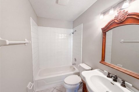 House in Winter Garden, Florida 4 bedrooms, 165.18 sq.m. № 2227392 - photo 17
