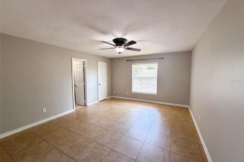 House in Winter Garden, Florida 4 bedrooms, 165.18 sq.m. № 2227392 - photo 15