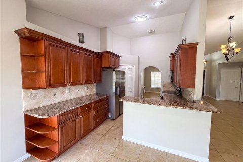 House in Winter Garden, Florida 4 bedrooms, 165.18 sq.m. № 2227392 - photo 4
