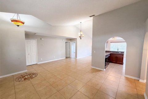 House in Winter Garden, Florida 4 bedrooms, 165.18 sq.m. № 2227392 - photo 14