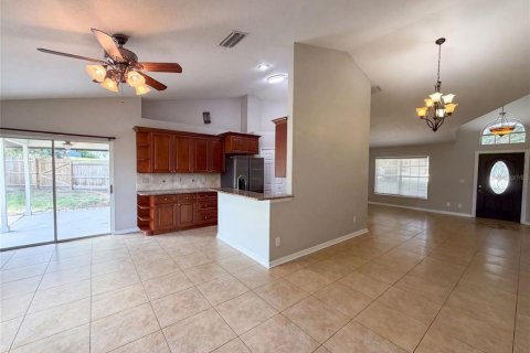 House in Winter Garden, Florida 4 bedrooms, 165.18 sq.m. № 2227392 - photo 6