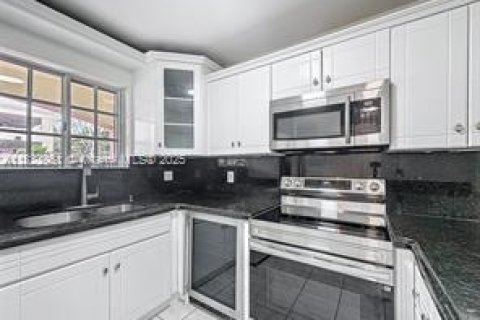 Adosado en alquiler en Hialeah, Florida, 3 dormitorios, 109.62 m2 № 1790987 - foto 4