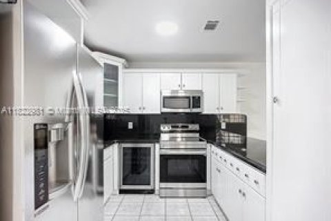 Adosado en alquiler en Hialeah, Florida, 3 dormitorios, 109.62 m2 № 1790987 - foto 5