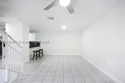 Adosado en alquiler en Hialeah, Florida, 3 dormitorios, 109.62 m2 № 1790987 - foto 16