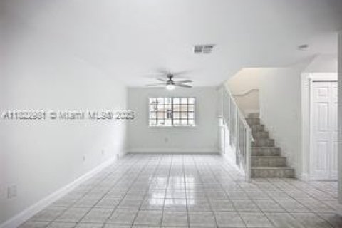 Adosado en alquiler en Hialeah, Florida, 3 dormitorios, 109.62 m2 № 1790987 - foto 11