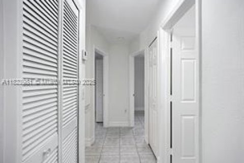 Adosado en alquiler en Hialeah, Florida, 3 dormitorios, 109.62 m2 № 1790987 - foto 30
