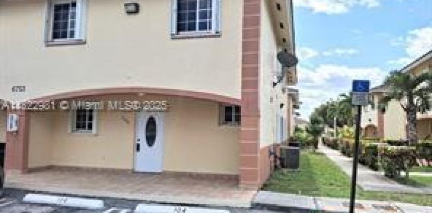 Adosado en Hialeah, Florida 3 dormitorios, 109.62 m2 № 1790987