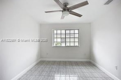 Adosado en alquiler en Hialeah, Florida, 3 dormitorios, 109.62 m2 № 1790987 - foto 18