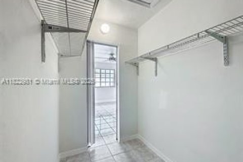 Touwnhouse à louer à Hialeah, Floride: 3 chambres, 109.62 m2 № 1790987 - photo 21