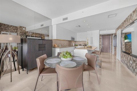 Condo in Miami, Florida, 1 bedroom  № 1696855 - photo 10