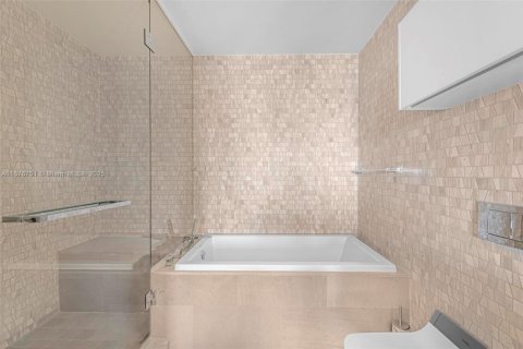Condo in Miami, Florida, 1 bedroom  № 1696855 - photo 18