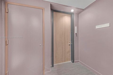 Condo in Miami, Florida, 1 bedroom  № 1696855 - photo 7