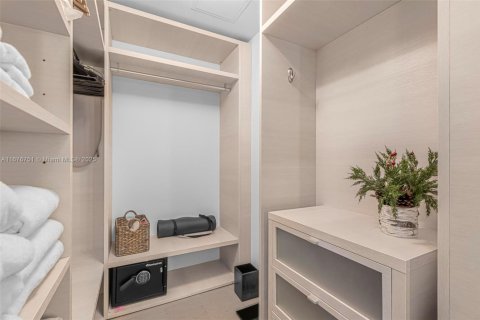 Condo in Miami, Florida, 1 bedroom  № 1696855 - photo 19