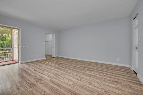 Copropriété à vendre à Lauderhill, Floride: 2 chambres, 99.41 m2 № 2091143 - photo 8