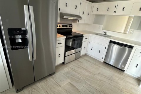 Copropriété à vendre à Lauderhill, Floride: 2 chambres, 99.41 m2 № 2091143 - photo 29