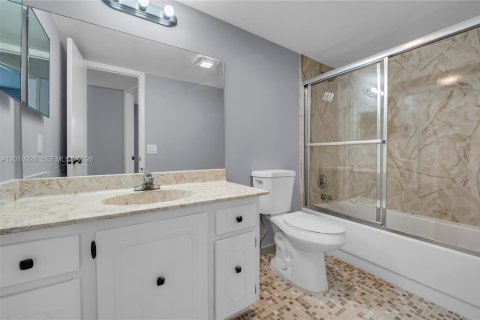 Copropriété à vendre à Lauderhill, Floride: 2 chambres, 99.41 m2 № 2091143 - photo 24