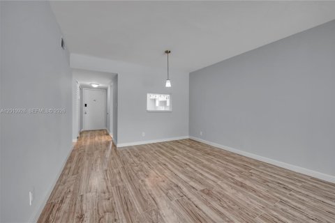 Copropriété à vendre à Lauderhill, Floride: 2 chambres, 99.41 m2 № 2091143 - photo 5