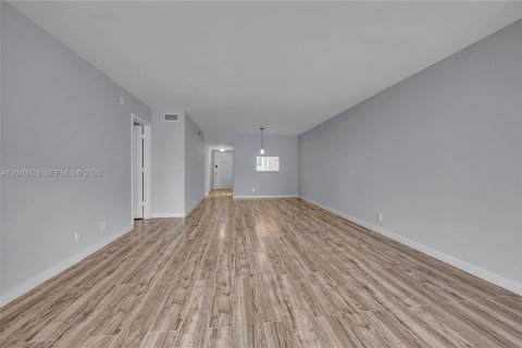 Copropriété à vendre à Lauderhill, Floride: 2 chambres, 99.41 m2 № 2091143 - photo 11