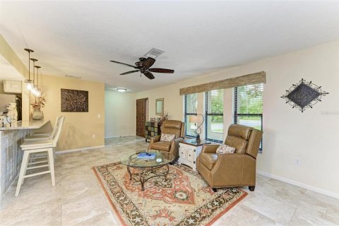 House in Sarasota, Florida 3 bedrooms, 184.23 sq.m. № 1884673 - photo 12