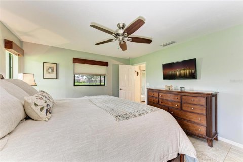 House in Sarasota, Florida 3 bedrooms, 184.23 sq.m. № 1884673 - photo 27