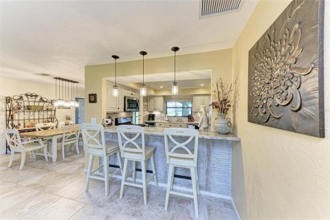 House in Sarasota, Florida 3 bedrooms, 184.23 sq.m. № 1884673 - photo 9